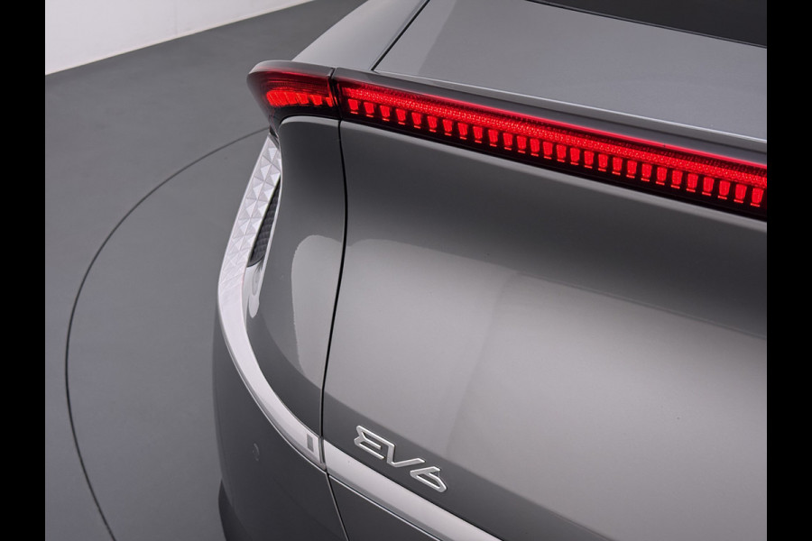 Kia Ev6 Air 58kWh SOH 100% Adap.Cruise Navi Ecc Camera Stoel+Stuurverwarming Apple Carplay Android Auto Pdc Dodehoekdetectie File assistent Lmv 19" Privacy Glas Led DAB Bluetooth 1e Eigenaar Dealeronderhouden Origineel Nederlandse Kia