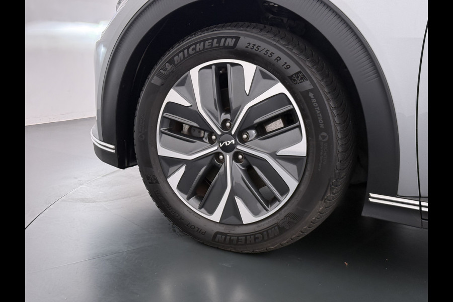 Kia Ev6 Air 58kWh SOH 100% Adap.Cruise Navi Ecc Camera Stoel+Stuurverwarming Apple Carplay Android Auto Pdc Dodehoekdetectie File assistent Lmv 19" Privacy Glas Led DAB Bluetooth 1e Eigenaar Dealeronderhouden Origineel Nederlandse Kia