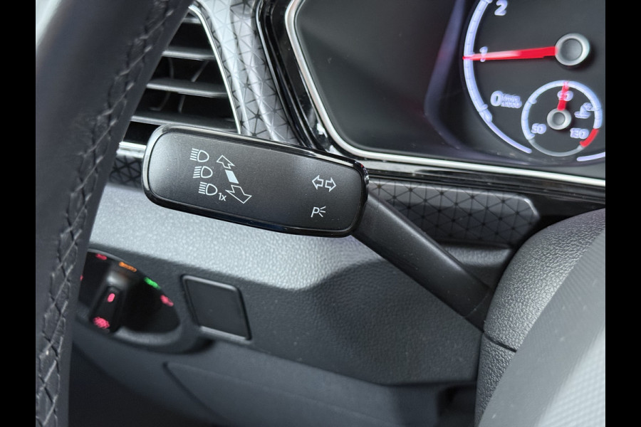 Volkswagen T-Cross 1.0TSI 111PK Automaat Executive-Pack Navi Ecc Adap.Cruise Control Apple Carplay Android Auto Pdc Style Dodehoek detectie Lmv Led Isofix DAB Bluetooth Licht-Regensensor App-Connect 1e Eigenaar Origineel Nederlandse Auto