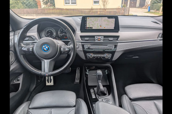 BMW X2 xDrive25e M-SPORT ** FROZEN GREY, LEDER, PANORAMA, H&K SOUND, VERW. ST, 19-inch LMV ** 1e EIG - UNFALLFREI ** ** INFORMEER OOK NAAR ONZE AANTREKKELIJKE FINANCIAL-LEASE TARIEVEN **