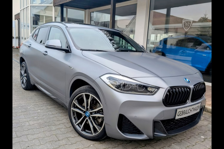 BMW X2 xDrive25e M-SPORT ** FROZEN GREY, LEDER, PANORAMA, H&K SOUND, VERW. ST, 19-inch LMV ** 1e EIG - UNFALLFREI ** ** INFORMEER OOK NAAR ONZE AANTREKKELIJKE FINANCIAL-LEASE TARIEVEN **