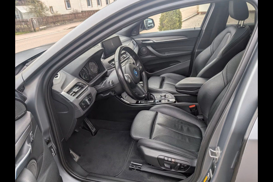 BMW X2 xDrive25e M-SPORT ** FROZEN GREY, LEDER, PANORAMA, H&K SOUND, VERW. ST, 19-inch LMV ** 1e EIG - UNFALLFREI ** ** INFORMEER OOK NAAR ONZE AANTREKKELIJKE FINANCIAL-LEASE TARIEVEN **