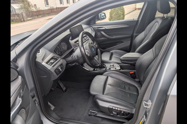 BMW X2 xDrive25e M-SPORT ** FROZEN GREY, LEDER, PANORAMA, H&K SOUND, VERW. ST, 19-inch LMV ** 1e EIG - UNFALLFREI ** ** INFORMEER OOK NAAR ONZE AANTREKKELIJKE FINANCIAL-LEASE TARIEVEN **