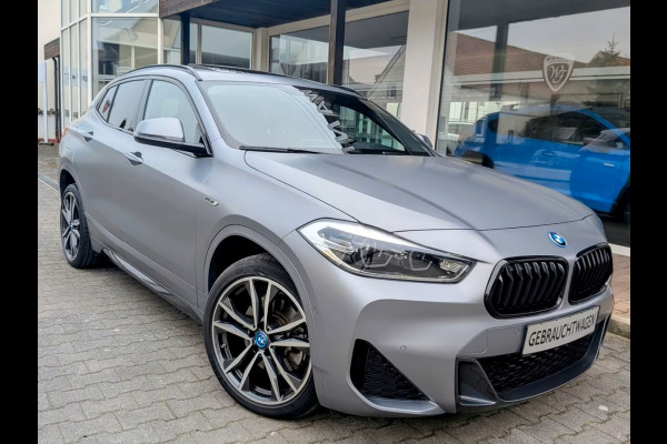 BMW X2 xDrive25e M-SPORT ** FROZEN GREY, LEDER, PANORAMA, H&K SOUND, VERW. ST, 19-inch LMV ** 1e EIG - UNFALLFREI ** ** INFORMEER OOK NAAR ONZE AANTREKKELIJKE FINANCIAL-LEASE TARIEVEN **