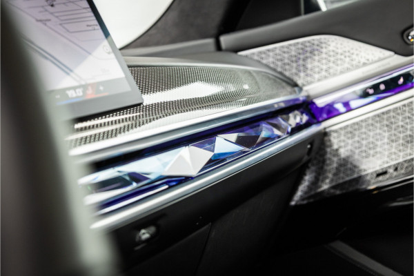 BMW 7 Serie M760e xDrive - M Sport | Bowers & Wilkins | SkyLounge | Oxidgrau