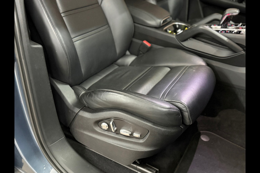 Porsche Cayenne 3.0 E-Hybrid | Full Option | Vierwielbesturing | PANO | PDLS+ | BOSE | PASM | ComfortPakket | Soft Close |Trekhaak
