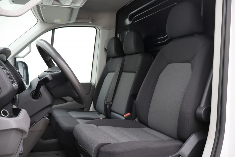 Volkswagen Crafter 35 2.0 TDI L3H2 DSG 3-Zits, Camera, Luchtvering, Trekhaak, Apple Carplay