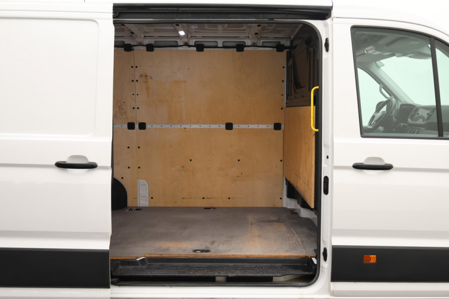 Volkswagen Crafter 35 2.0 TDI L3H2 DSG 3-Zits, Camera, Luchtvering, Trekhaak, Apple Carplay