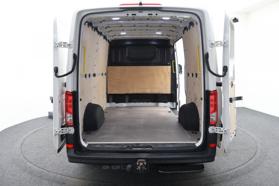 Volkswagen Crafter 35 2.0 TDI L3H2 DSG 3-Zits, Camera, Luchtvering, Trekhaak, Apple Carplay