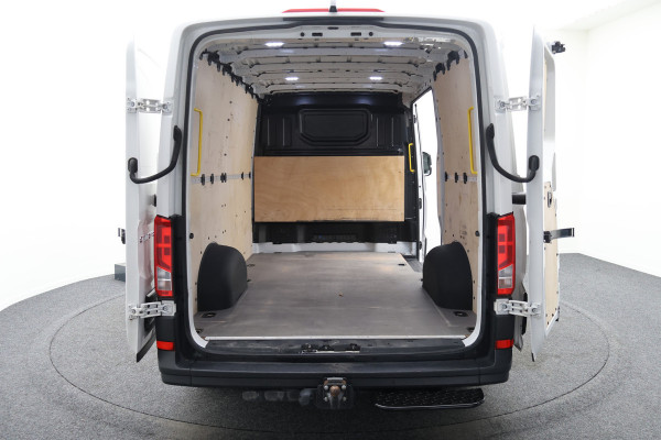 Volkswagen Crafter 35 2.0 TDI L3H2 DSG 3-Zits, Camera, Luchtvering, Trekhaak, Apple Carplay