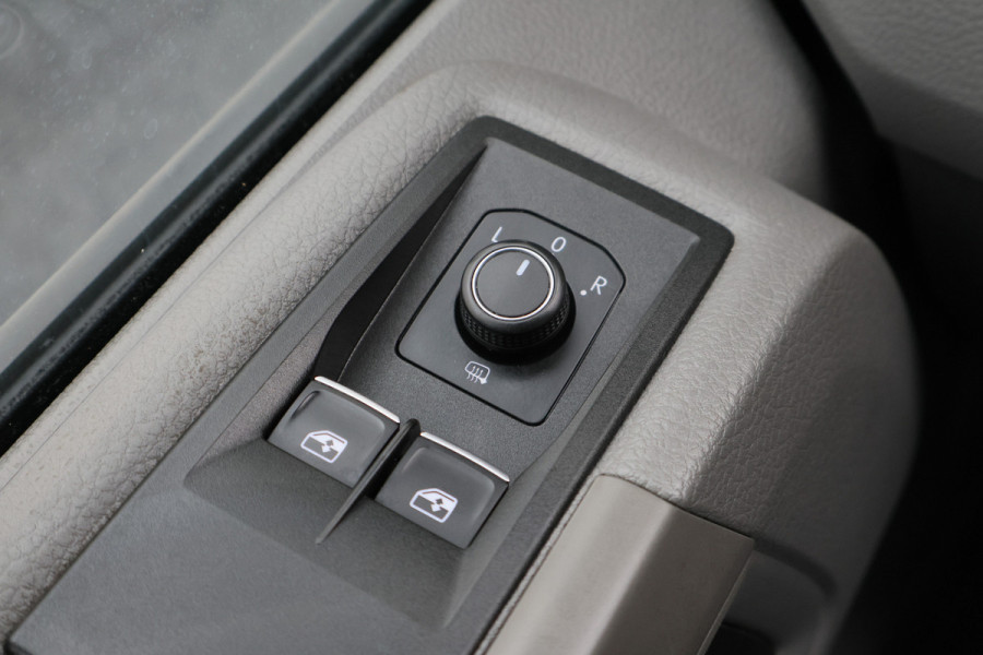 Volkswagen Crafter 35 2.0 TDI L3H2 DSG 3-Zits, Camera, Luchtvering, Trekhaak, Apple Carplay