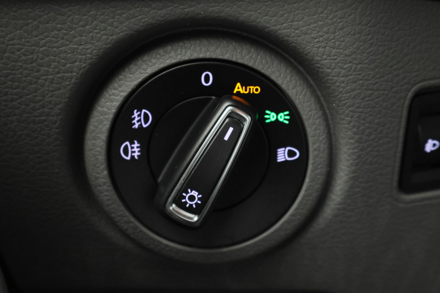 Volkswagen Crafter 35 2.0 TDI L3H2 DSG 3-Zits, Camera, Luchtvering, Trekhaak, Apple Carplay