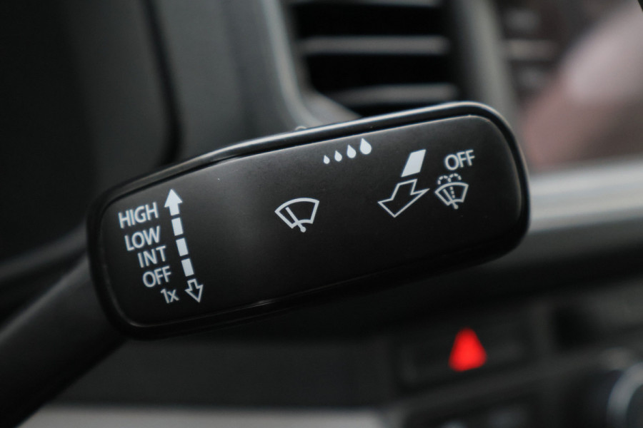 Volkswagen Crafter 35 2.0 TDI L3H2 DSG 3-Zits, Camera, Luchtvering, Trekhaak, Apple Carplay