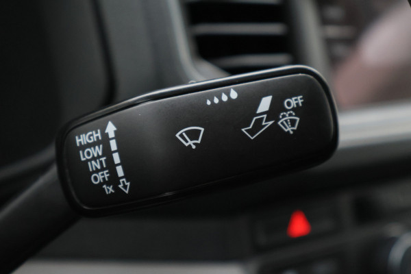 Volkswagen Crafter 35 2.0 TDI L3H2 DSG 3-Zits, Camera, Luchtvering, Trekhaak, Apple Carplay