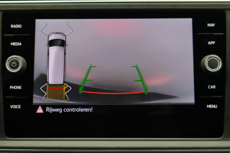 Volkswagen Crafter 35 2.0 TDI L3H2 DSG 3-Zits, Camera, Luchtvering, Trekhaak, Apple Carplay