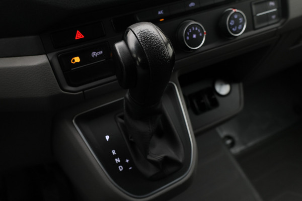 Volkswagen Crafter 35 2.0 TDI L3H2 DSG 3-Zits, Camera, Luchtvering, Trekhaak, Apple Carplay