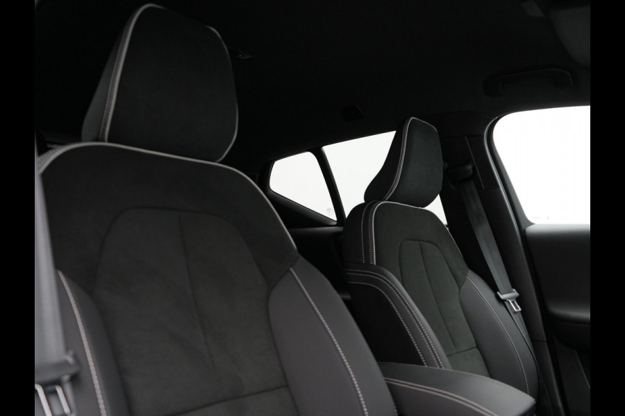 Volvo XC40 T4 Ultimate Bright PHEV 211pk Dealer O.H. | Adaptive Cruise | 360 Camera | Harman / Kardon | Alcantara Sportstoelen Memory | Apple Carplay | Stuur Verwarmd | Blis | Keyless | Navigatie | DAB | Plug In Hybrid |