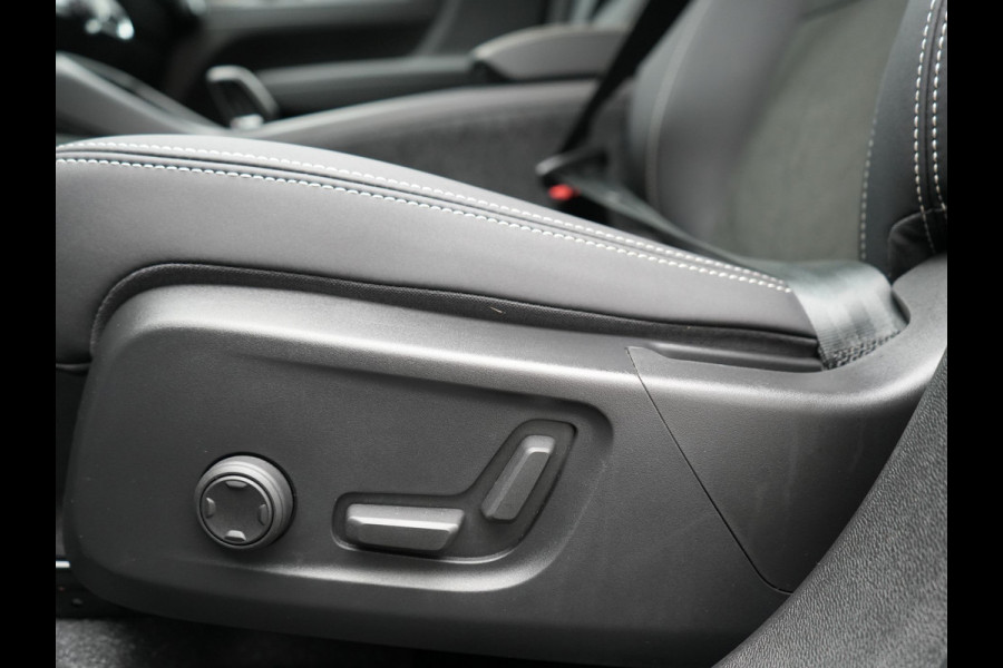 Volvo XC40 T4 Ultimate Bright PHEV 211pk Dealer O.H. | Adaptive Cruise | 360 Camera | Harman / Kardon | Alcantara Sportstoelen Memory | Apple Carplay | Stuur Verwarmd | Blis | Keyless | Navigatie | DAB | Plug In Hybrid |