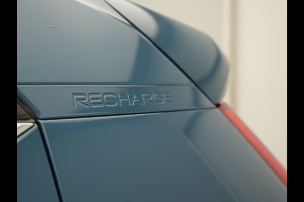 Volvo XC40 T4 Ultimate Bright PHEV 211pk Dealer O.H. | Adaptive Cruise | 360 Camera | Harman / Kardon | Alcantara Sportstoelen Memory | Apple Carplay | Stuur Verwarmd | Blis | Keyless | Navigatie | DAB | Plug In Hybrid |