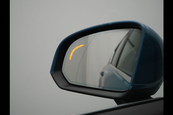 Volvo XC40 T4 Ultimate Bright PHEV 211pk Dealer O.H. | Adaptive Cruise | 360 Camera | Harman / Kardon | Alcantara Sportstoelen Memory | Apple Carplay | Stuur Verwarmd | Blis | Keyless | Navigatie | DAB | Plug In Hybrid |