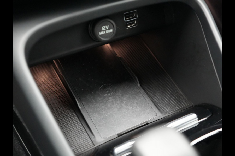 Volvo XC40 T4 Ultimate Bright PHEV 211pk Dealer O.H. | Adaptive Cruise | 360 Camera | Harman / Kardon | Alcantara Sportstoelen Memory | Apple Carplay | Stuur Verwarmd | Blis | Keyless | Navigatie | DAB | Plug In Hybrid |
