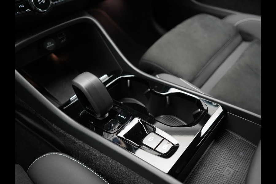 Volvo XC40 T4 Ultimate Bright PHEV 211pk Dealer O.H. | Adaptive Cruise | 360 Camera | Harman / Kardon | Alcantara Sportstoelen Memory | Apple Carplay | Stuur Verwarmd | Blis | Keyless | Navigatie | DAB | Plug In Hybrid |