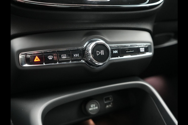 Volvo XC40 T4 Ultimate Bright PHEV 211pk Dealer O.H. | Adaptive Cruise | 360 Camera | Harman / Kardon | Alcantara Sportstoelen Memory | Apple Carplay | Stuur Verwarmd | Blis | Keyless | Navigatie | DAB | Plug In Hybrid |