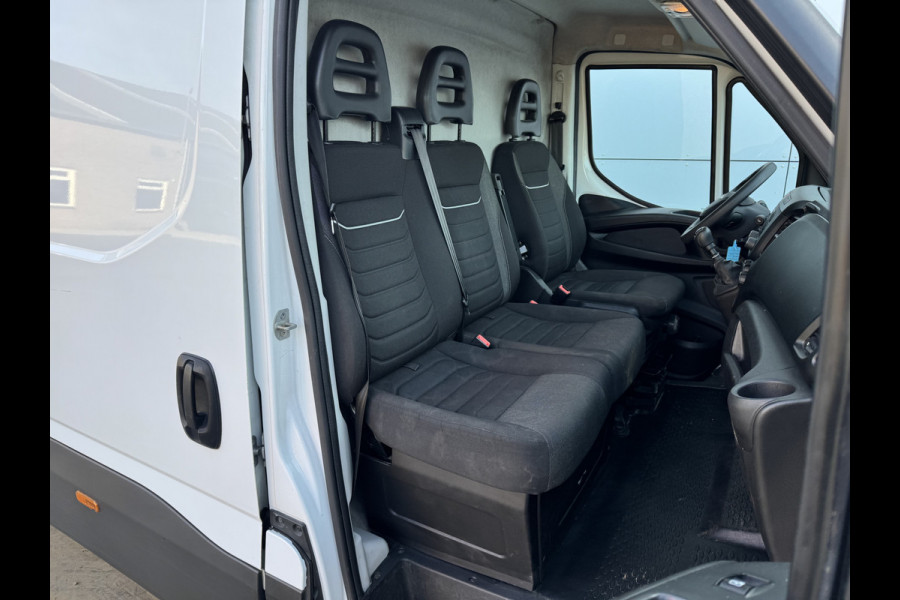Iveco Daily 35C14 2.3 L3H2 Dubbellucht Airco Cruise Control Trekhaak Luchtgeveerde Stoel