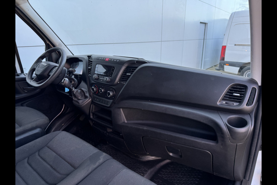 Iveco Daily 35C14 2.3 L3H2 Dubbellucht Airco Cruise Control Trekhaak Luchtgeveerde Stoel