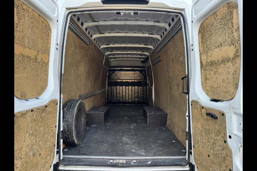Iveco Daily 35C14 2.3 L3H2 Dubbellucht Airco Cruise Control Trekhaak Luchtgeveerde Stoel