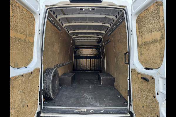 Iveco Daily 35C14 2.3 L3H2 Dubbellucht Airco Cruise Control Trekhaak Luchtgeveerde Stoel