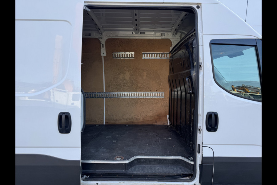 Iveco Daily 35C14 2.3 L3H2 Dubbellucht Airco Cruise Control Trekhaak Luchtgeveerde Stoel