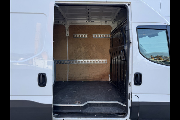 Iveco Daily 35C14 2.3 L3H2 Dubbellucht Airco Cruise Control Trekhaak Luchtgeveerde Stoel