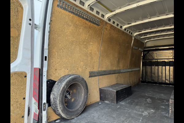 Iveco Daily 35C14 2.3 L3H2 Dubbellucht Airco Cruise Control Trekhaak Luchtgeveerde Stoel