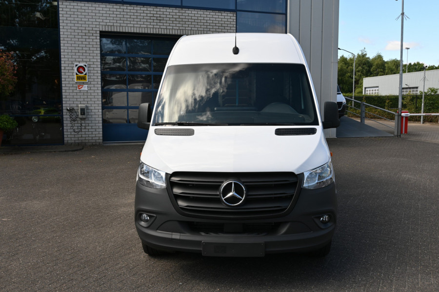 Mercedes-Benz Sprinter 319 CDI 3.0 V6 L2H2 3500 kg Trekhaak, Geveerde stoelen, MBUX navigatie en camera