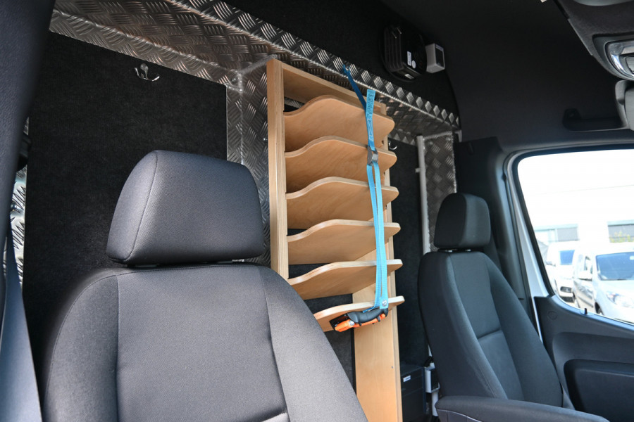 Mercedes-Benz Sprinter 319 CDI 3.0 V6 L2H2 3500 kg Trekhaak, Geveerde stoelen, MBUX navigatie en camera