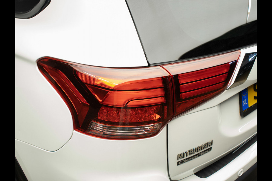 Mitsubishi Outlander 2.0 Connect Pro Sport (APPLE CARPLAY,NAVI,CAMERA,360 VIEW,STOEL/STUUR VERWARMING,CLIMATE,CRUISE,LM VELGEN)