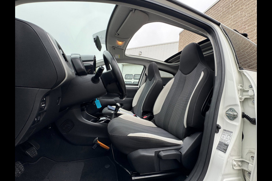 Peugeot 108 1.0 e-VTi Allure TOP! CABRIOTOP / CAMERA / LMV / BLUETOOTH / CLIMATE CONTROL / NL AUTO