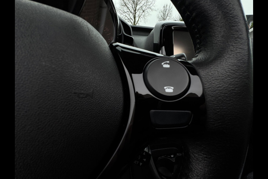 Peugeot 108 1.0 e-VTi Allure TOP! CABRIOTOP / CAMERA / LMV / BLUETOOTH / CLIMATE CONTROL / NL AUTO