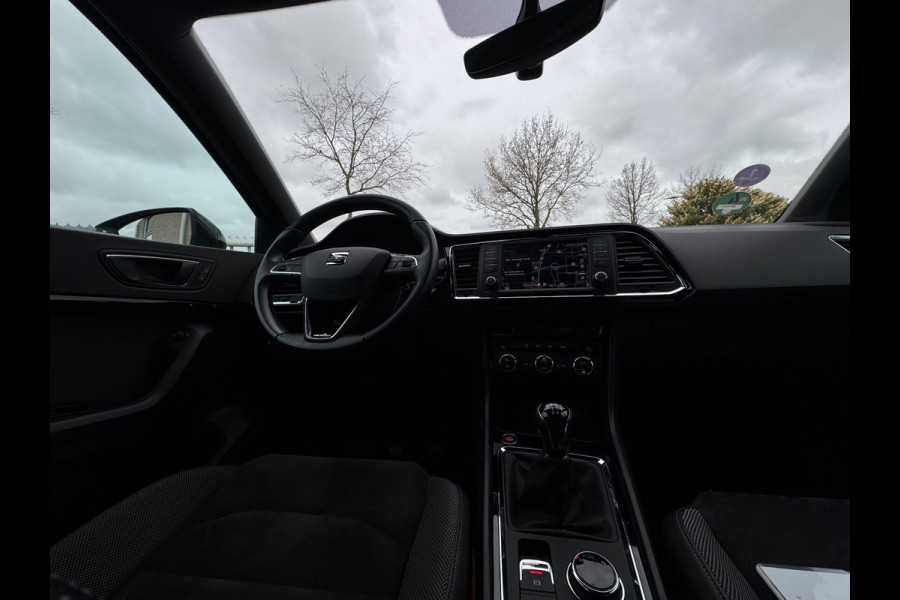 Seat Ateca 1.4 EcoTSI Xcellence CAMERA / PDC / CRUISE / CARPLAY / NAVI / ECC / NL AUTO / GOED ONDERHOUDEN / ALCANTARA / ZWARTE HEM