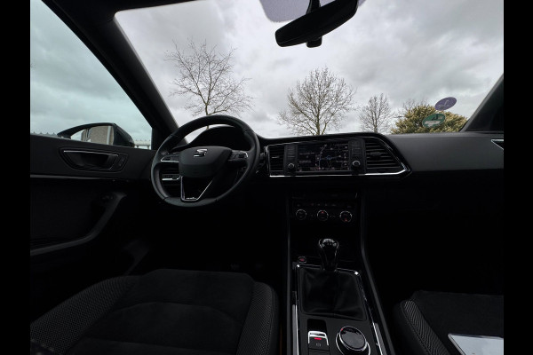 Seat Ateca 1.4 EcoTSI Xcellence CAMERA / PDC / CRUISE / CARPLAY / NAVI / ECC / NL AUTO / GOED ONDERHOUDEN / ALCANTARA / ZWARTE HEM