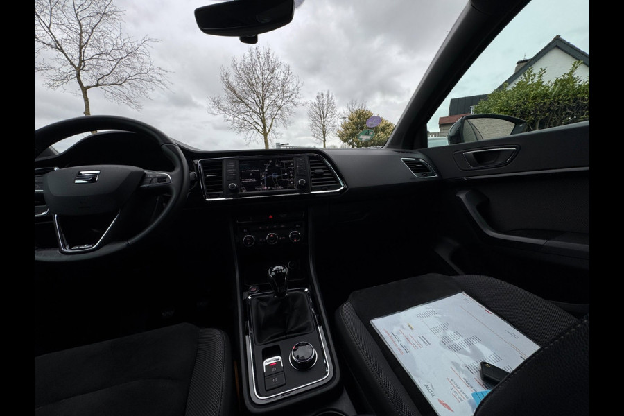 Seat Ateca 1.4 EcoTSI Xcellence CAMERA / PDC / CRUISE / CARPLAY / NAVI / ECC / NL AUTO / GOED ONDERHOUDEN / ALCANTARA / ZWARTE HEM