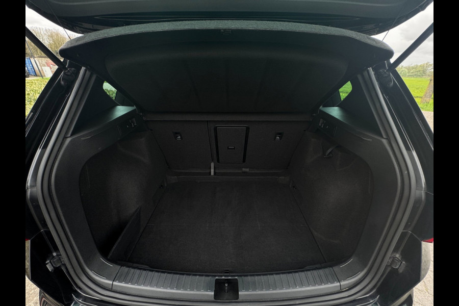 Seat Ateca 1.4 EcoTSI Xcellence CAMERA / PDC / CRUISE / CARPLAY / NAVI / ECC / NL AUTO / GOED ONDERHOUDEN / ALCANTARA / ZWARTE HEM