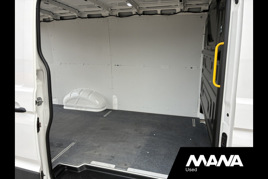 Volkswagen Crafter 2.0TDI 140PK L3H2 Automaat LED Standkachel Cruise Carplay Trekhaak Stoelverwarming Stuurwielverwarming