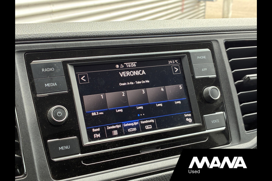 Volkswagen Crafter 2.0TDI 140PK L3H2 Automaat LED Standkachel Cruise Carplay Trekhaak Stoelverwarming Stuurwielverwarming