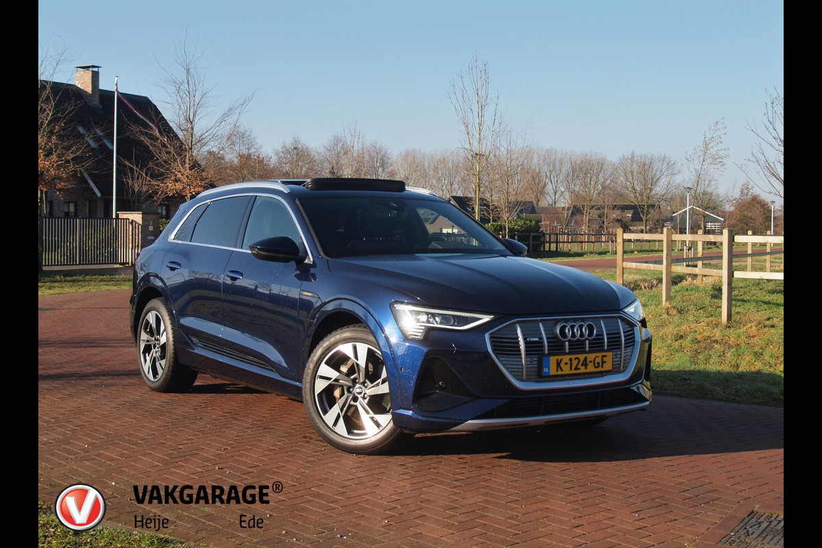 Audi e-tron 55 quattro S edition 95 kWh | SOH 95% | S-Line | Panoramadak | Trekhaak | Apple Carplay | Cruise Control | Parkeersensoren |