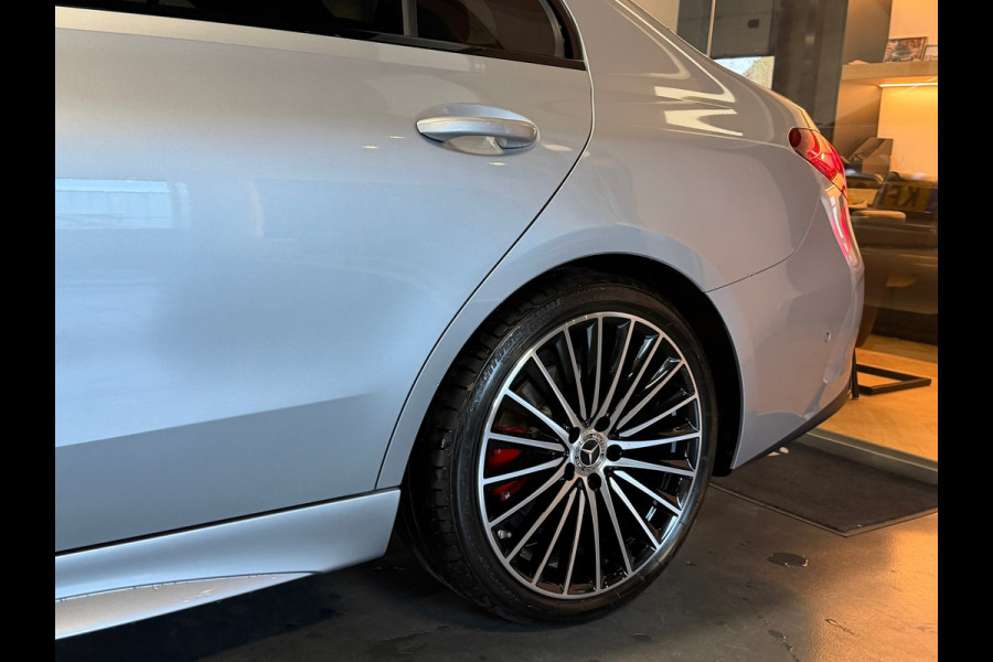 Mercedes-Benz C-Klasse 180 AMG Night pakket Panorama Carbon Sfeerverl.