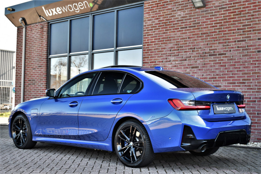 BMW 3-serie 330e xDrive M-Sport Pro Pano M-zetels ACC HUD 19inch El-klep
