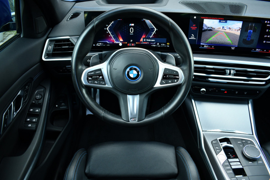 BMW 3-serie 330e xDrive M-Sport Pro Pano M-zetels ACC HUD 19inch El-klep