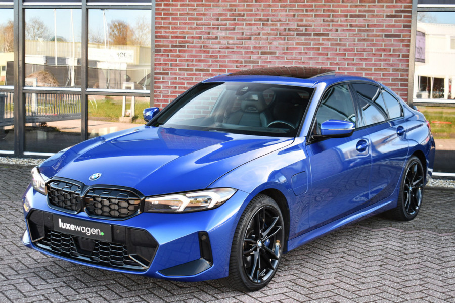 BMW 3-serie 330e xDrive M-Sport Pro Pano M-zetels ACC HUD 19inch El-klep